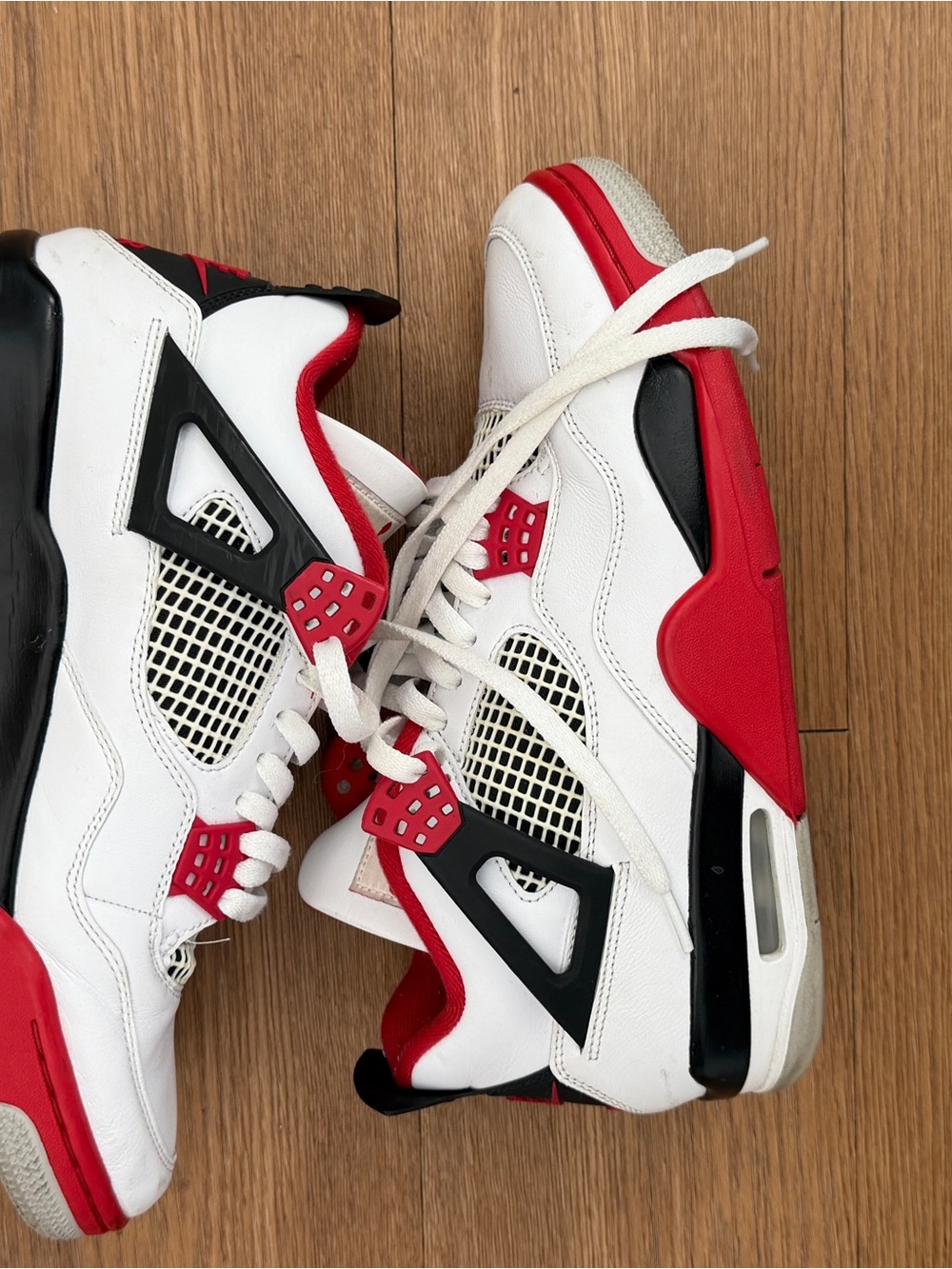 Men’s Fire Red 4s Retro